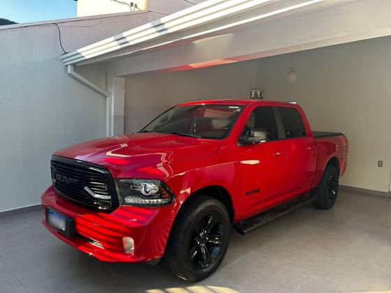 RAM CLASSIC 5.7 V8 GASOLINA LARAMIE NIGHT EDITION CD 4X4 AUTOMÁTICO